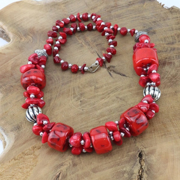 Collier corail rouge en résine vintage, collier en perle, collier ethnique, collier pour femme, cadeau pour elle, cadeau Saint-Valentin