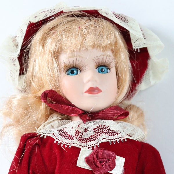 Poupée en porcelaine vintage, ancienne poupée en porcelaine de collection, poupée de chiffon, poupée en robe rouge, cadeau pour fille
