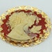 Broche Ancienne Imitation Camée - Jeune Fille - Bakélite Et Laiton - Occasion Vintage