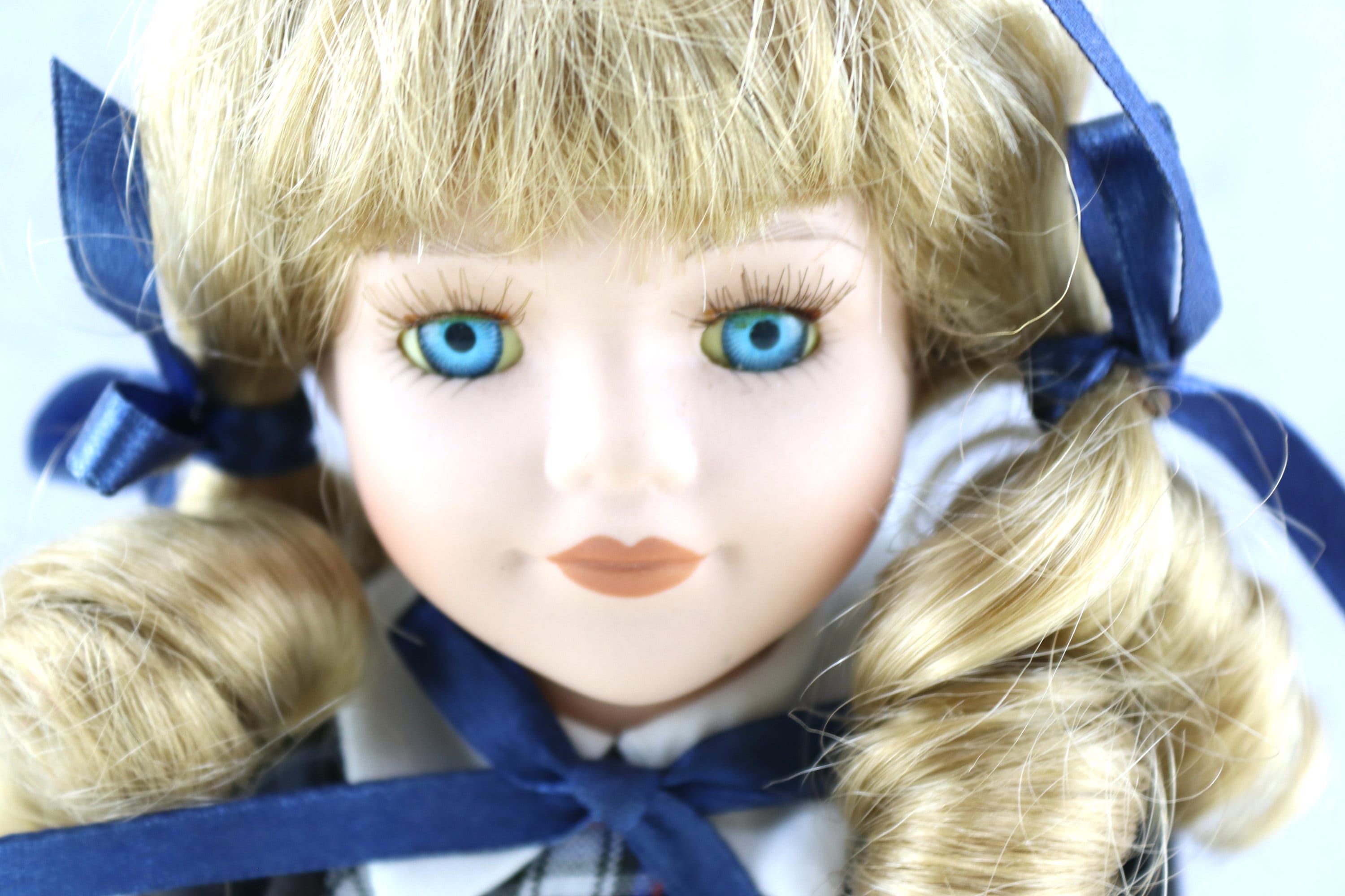 Poupée en porcelaine 21 - France