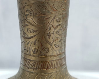 彫刻が施された真鍮のヴィンテージティーポット、伝統的なインドの彫刻