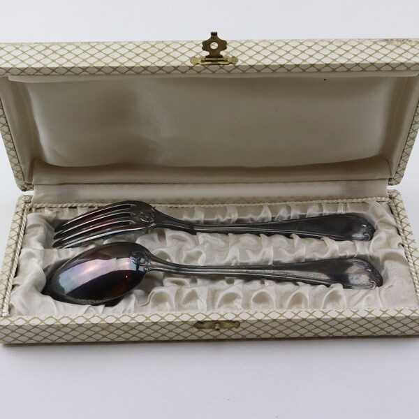 Ancien coffret couverts en argent ou métal argenté, ensemble cuillère et fourchette vintage années 1940, couverts couple, anciens couverts