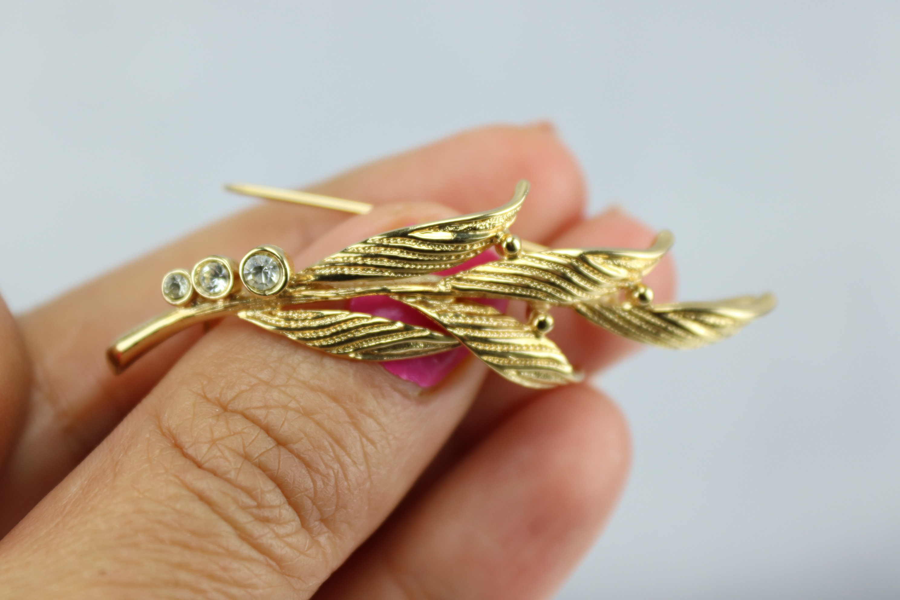 Broche Vintage Métal Doré Délicatement Ouvragée - Occasion