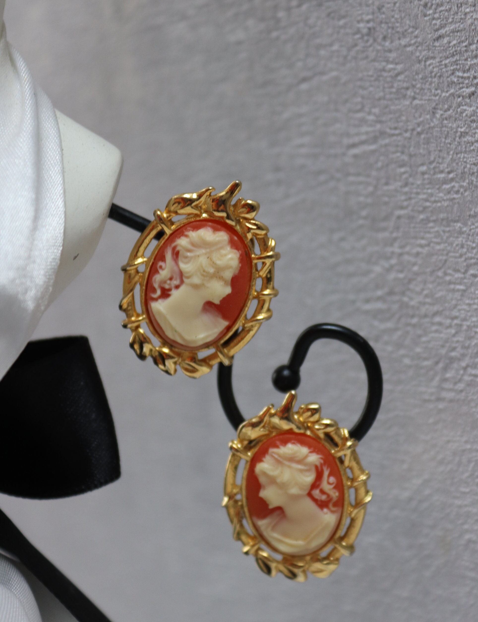 Boucles D'oreilles Vintage Clips - Semi-coquille Couleur Argent Et Or - Occasion - Réf. 5081