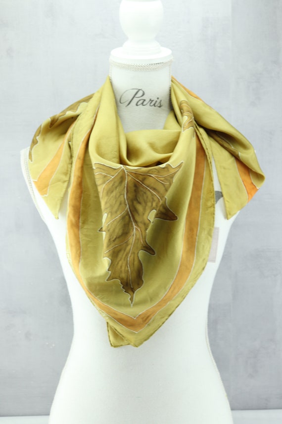 Rare vintage women's scarf in real silk Yolande d… - image 2