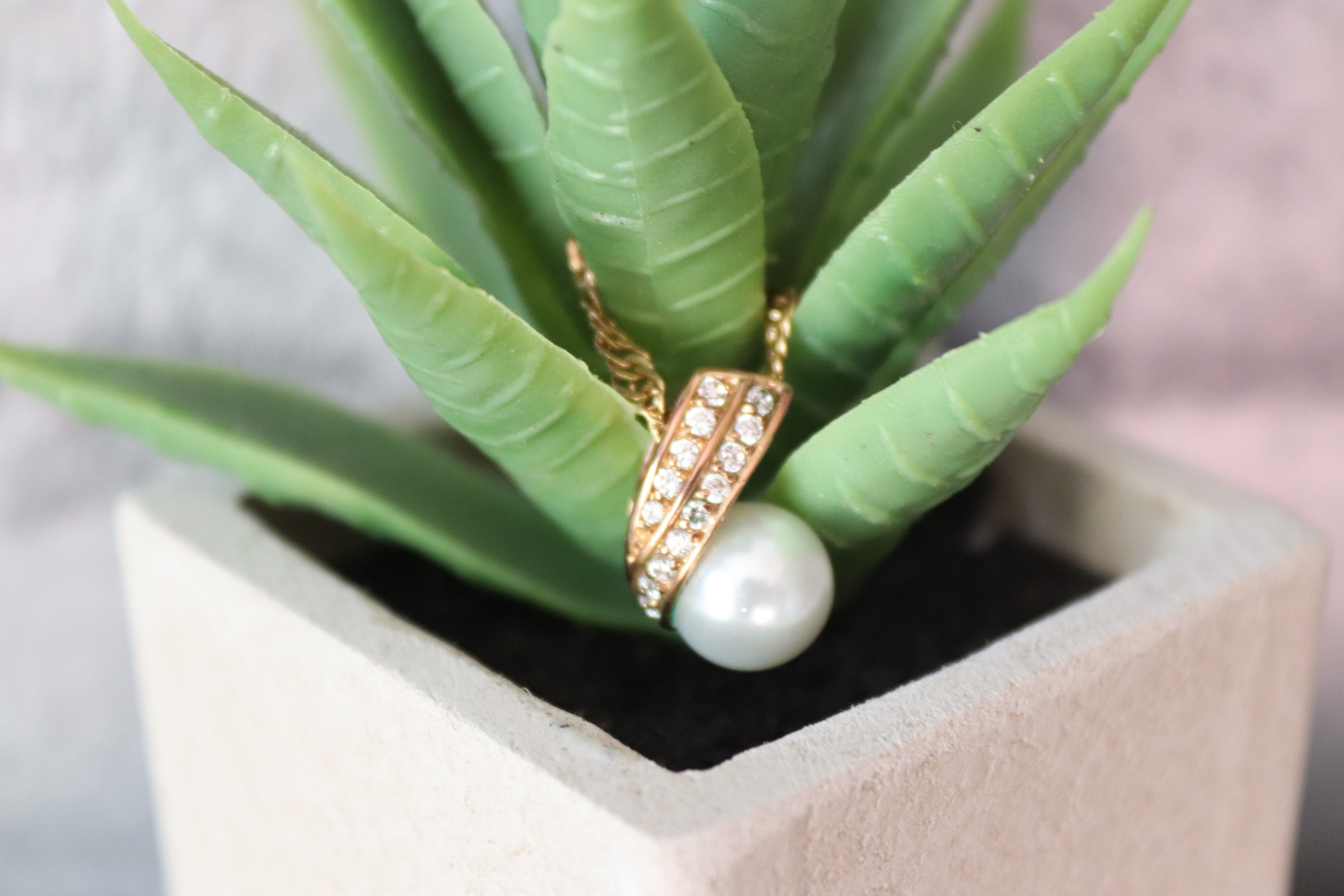 Pendentif Vintage Plaqué Or Avec Perle Blanche - Année 1877 - État Parfait
