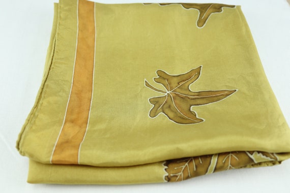 Rare vintage women's scarf in real silk Yolande d… - image 8