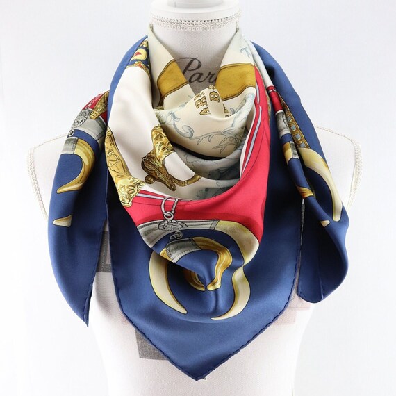 Foulard carre Hermes vintage Armes De Chasse en soie originale avec des dessins d epees authentique foulard femme soie carre soie vintage Etsy France