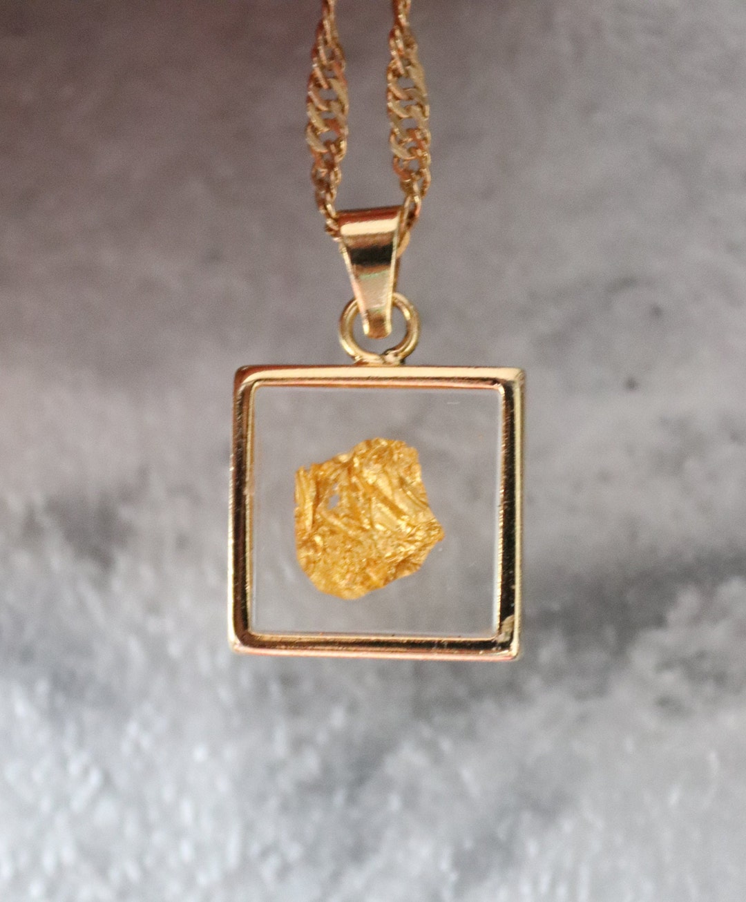 Pendentif En Métal Doré Daxon - Forme Feuille Plaqué Or - Occasion TBE