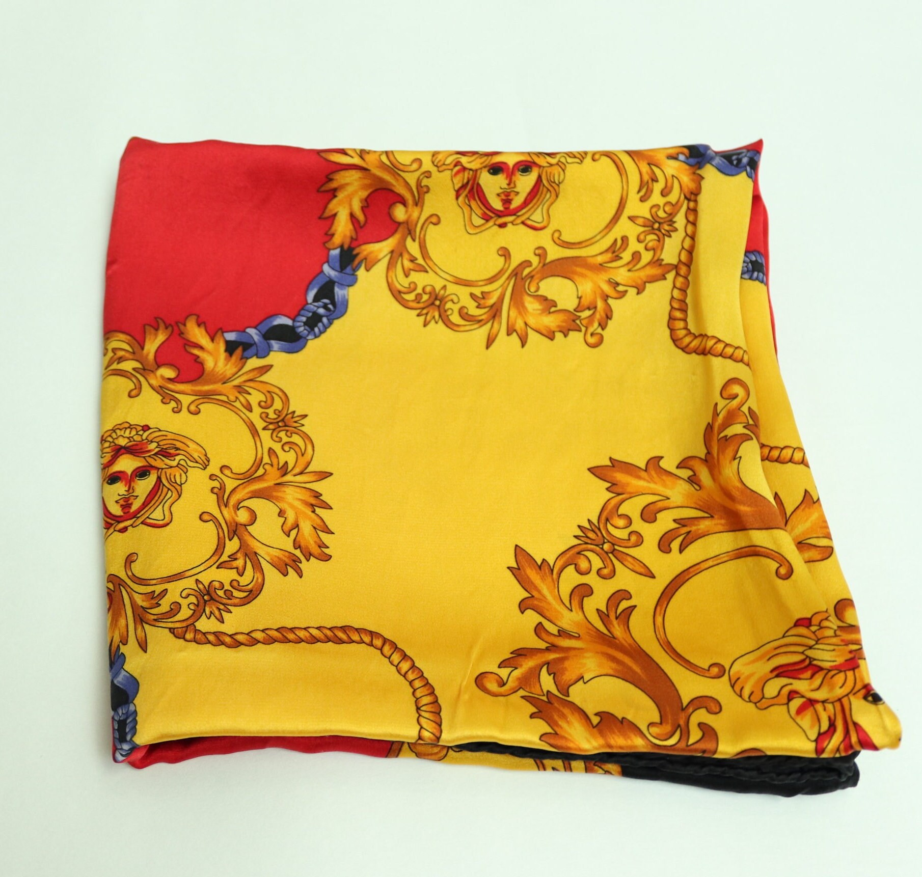Petit Foulard Carré En Soie Vintage – Jaune Pâle Et Rouge – 53x55 Cm – France