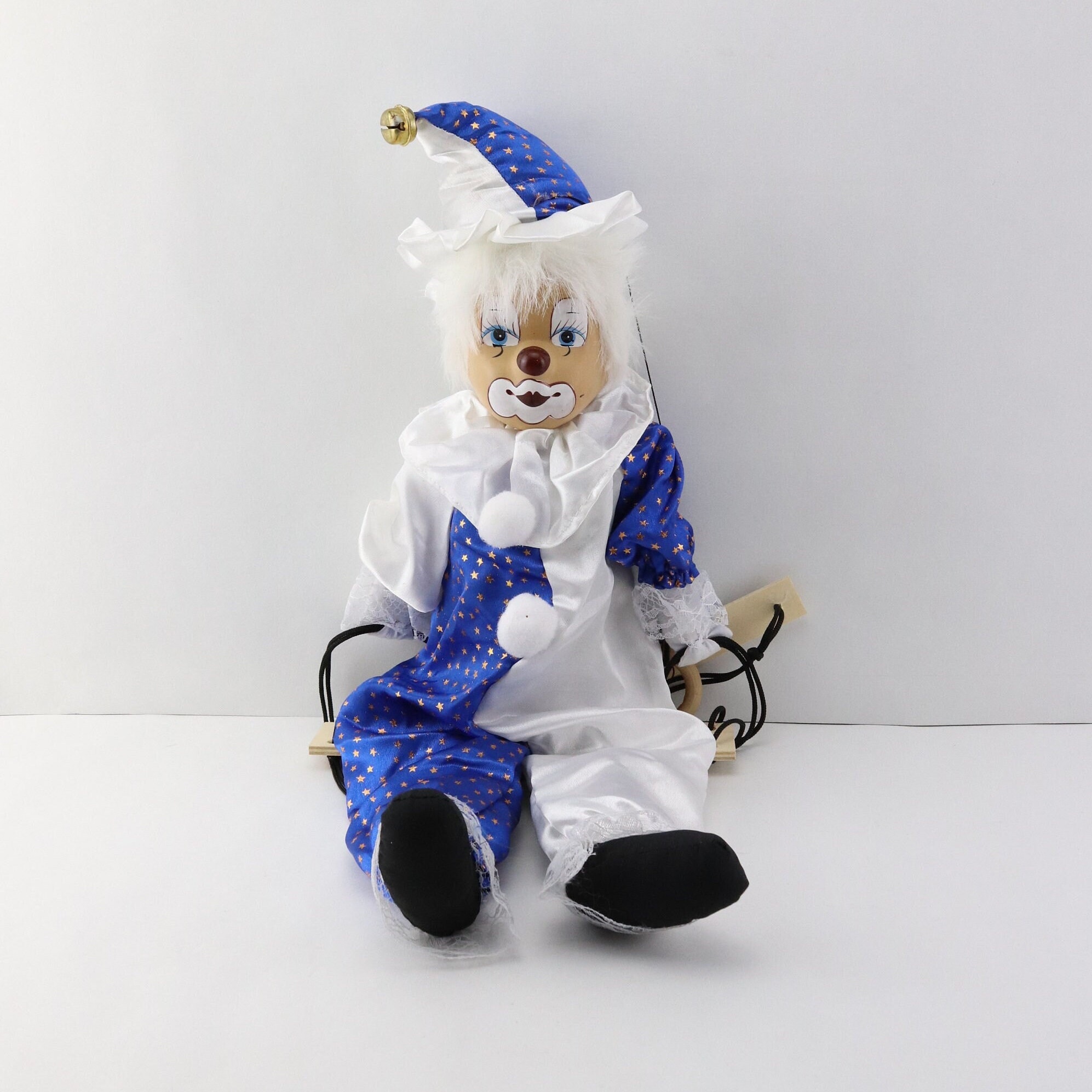 ヴィンテージのブランコに乗ったピエロ、90年代の古い装飾的な磁器の