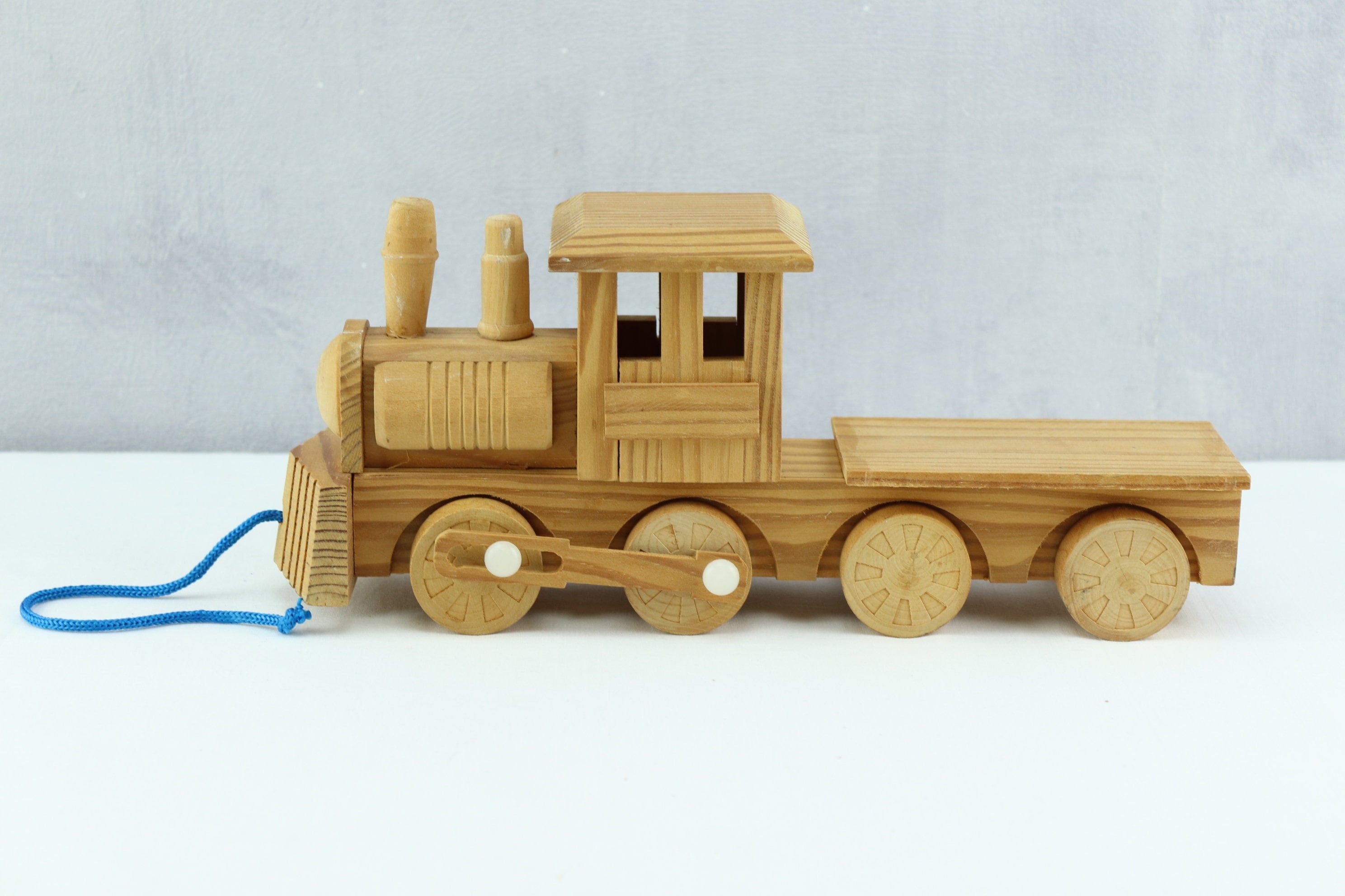 手作りのヴィンテージ木製列車、フランス製の木製蒸気機関車の