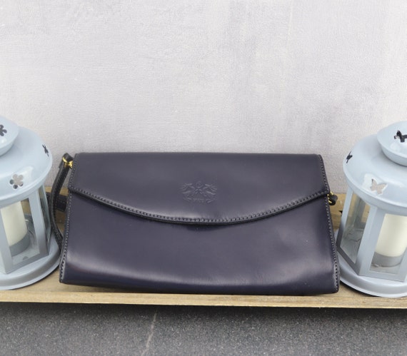Midnight blue shoulder bag in vintage leather for… - image 1