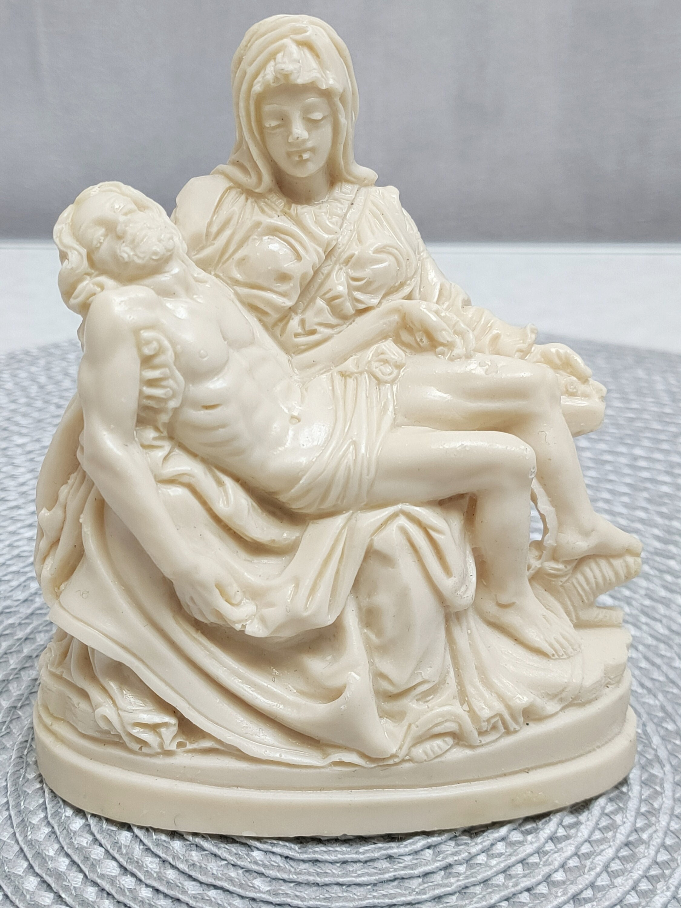 Statue La Pietà de Michel-Ange en Albâtre Original Signée L. Toni, Statuette La Descente Croix Jésus