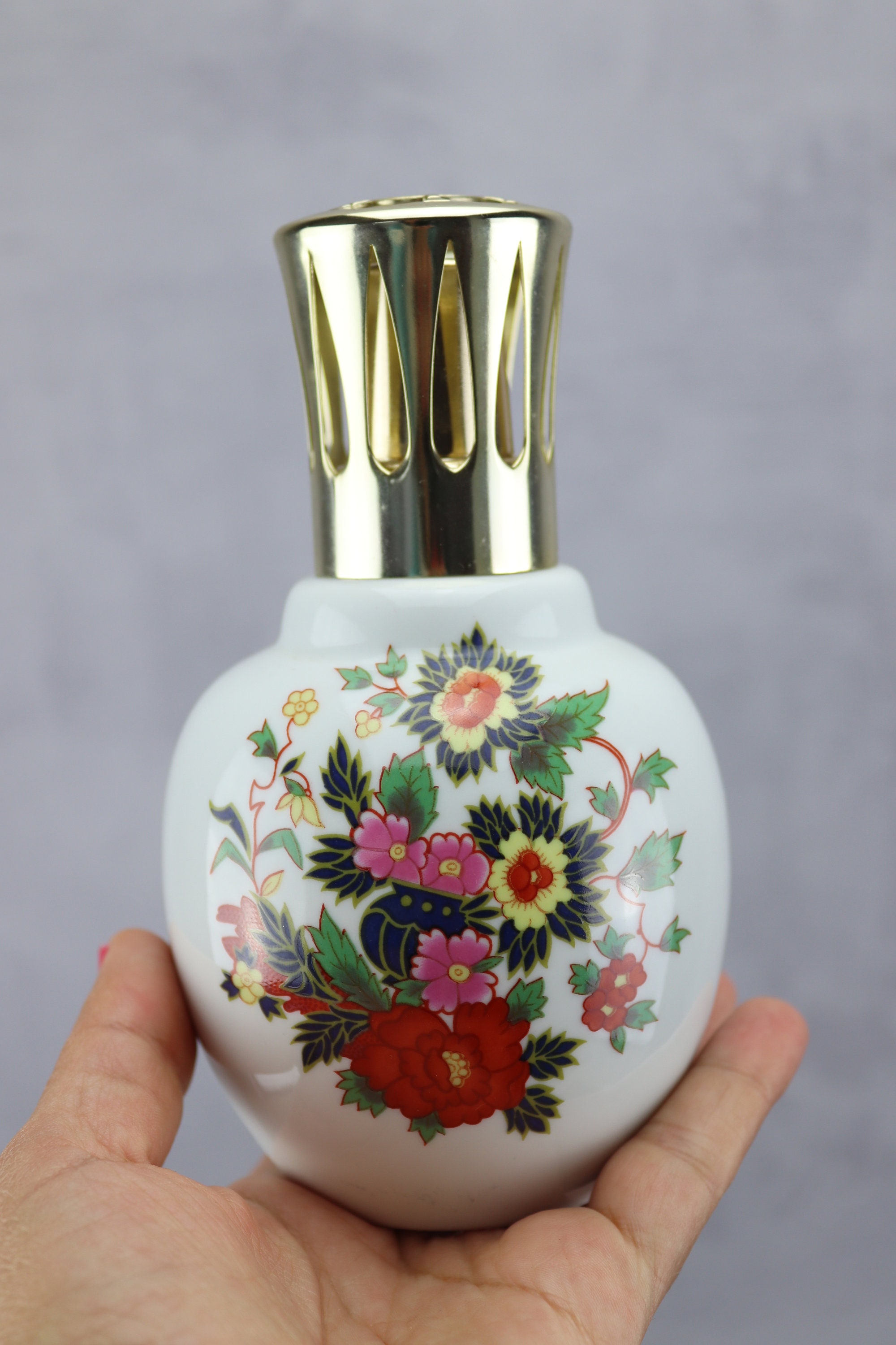 Lampe Berger En Porcelaine Style Campagne - Années 80 - Déco Fleurs En Relief
