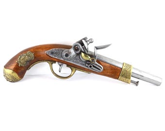 Replica flintlock pistol, numbered 2359, replica Napoleon pistol in wood and metal, antique replica, dummy pistol