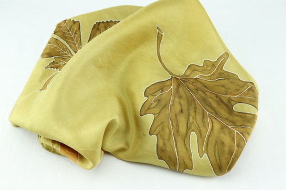 Rare vintage women's scarf in real silk Yolande d… - image 9