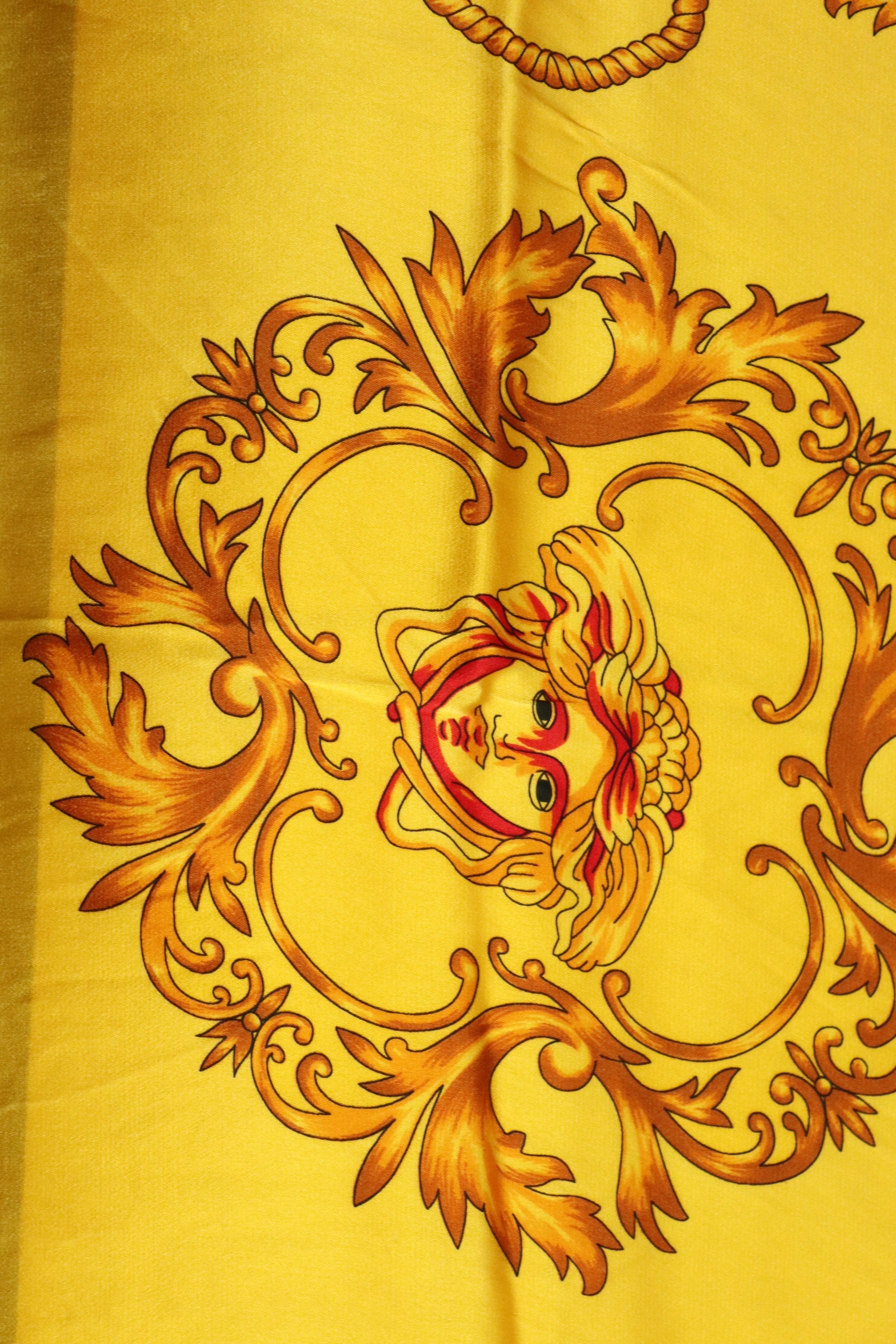 Petit Foulard Carré En Soie Vintage – Jaune Pâle Et Rouge – 53x55 Cm – France