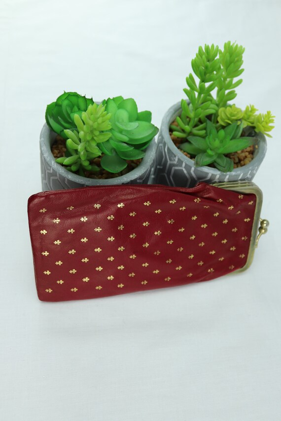 Vintage leather coin purse, old metal and fleur-de-ly… - Gem