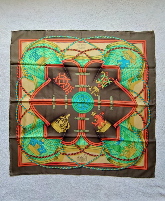 Foulard en soie cachemire rouge fait main : châle léger (150 cm) - France