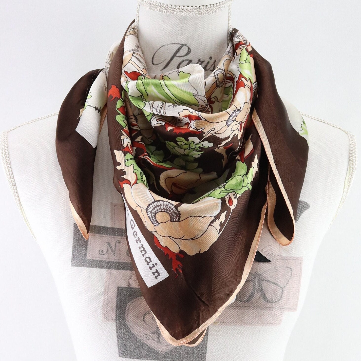 Foulard Carré de Soie Vintage Carven Paris Motif Floral Grosse Fleur Foulard vert et orange/rose 83cm - France