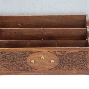 Portacartas vintage hecho a mano, portacartas de madera decorado y grabado, portacartas vintage, organizador de escritorio, accesorio de escritorio