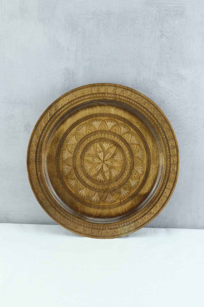 ASSIETTE DÉCORATIVE EN bois sculpté et peint. TYROL XXème vers 1950 EUR 14,90 - FR