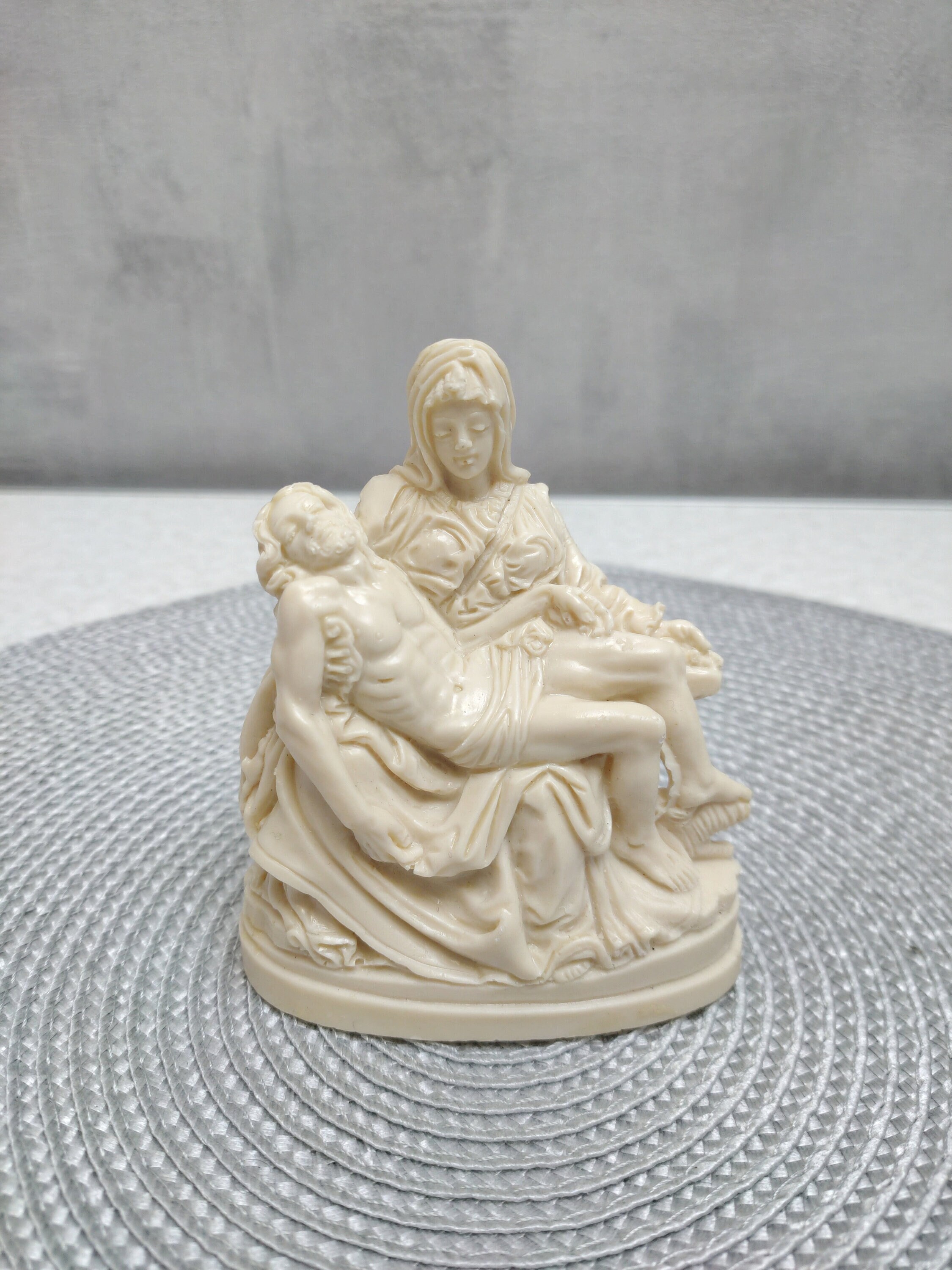 Statue La Pietà De Michel-Ange