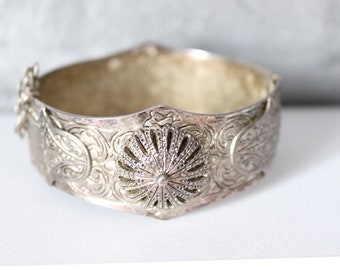 Bracelet Manchette berbère touareg vintage en métal argenté, bracelet ethnique moyen orient, bracelet femme, bracelet ethnique à offrir