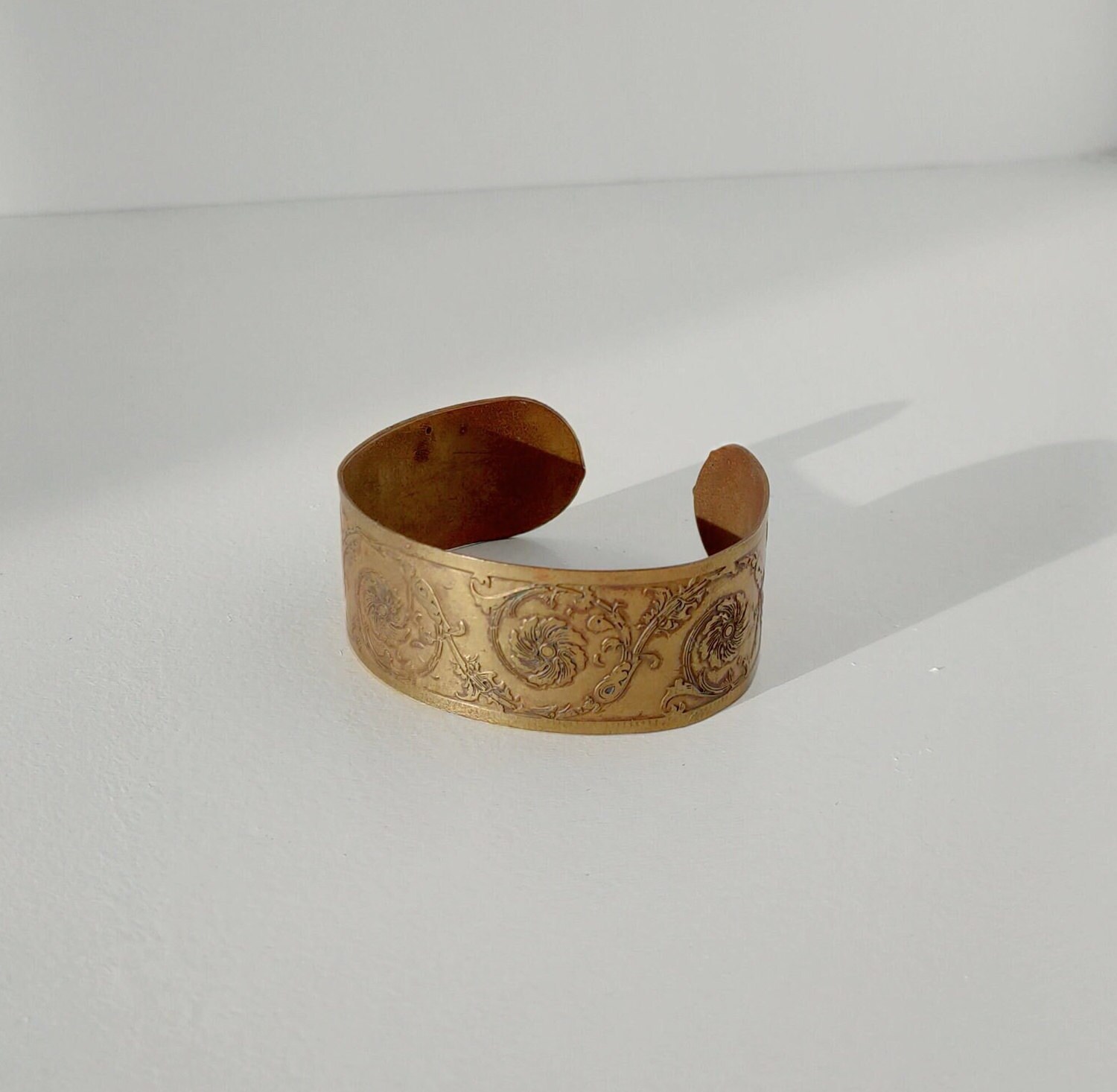 Bracelet Rigide Vintage En Bois Et Laiton - Ancien, Gravé, Très Bon état, Modèle 5373