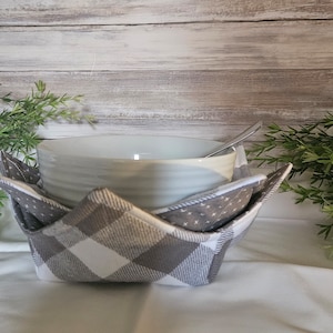 Single, Set of 2 or 4 Reversible Microwave Bowl Cozies, Ice Cream Cozy, Soup Bowl Cozy, Quilted Hot Pad, Gift,Gray/White Buffalo Plaid/Cross