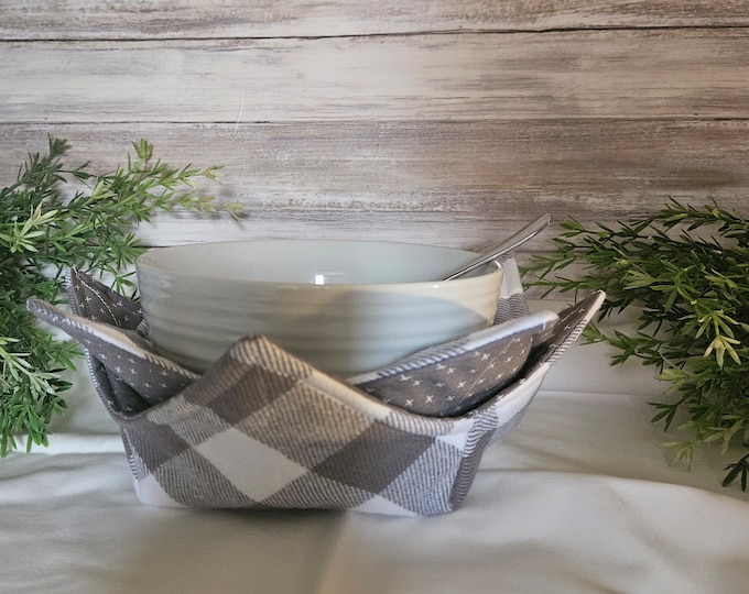 Reversible Bowl Cozy: Gray Buffalo Plaid Hot Pad