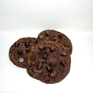 ダブルチョコレートクッキー – 少量生産のおやつ（2～12個入り）