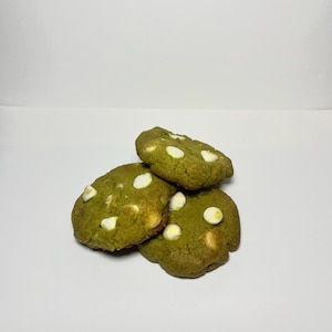 ホワイトチョコレート抹茶クッキー – 少量生産（2～12個入り）