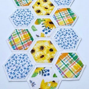 Sunflower table runner/floral decor/centerpiece/quilted