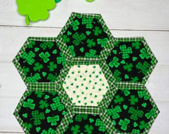 St.Patrick’s Day centerpiece / Shamrock placemats / quilted St. Patrick's Day table topper