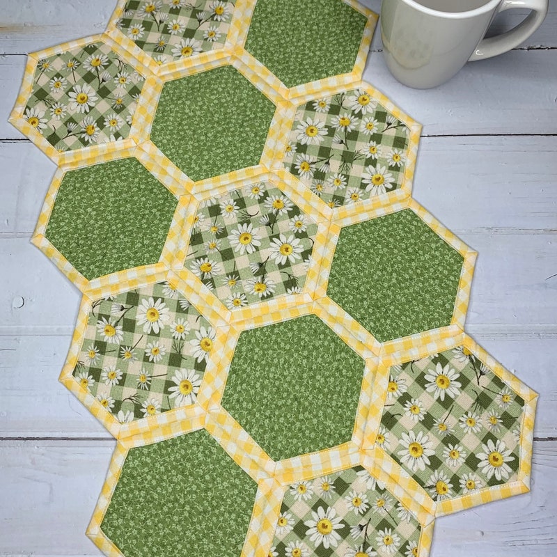 Spring Daisy Table Runner - Etsy