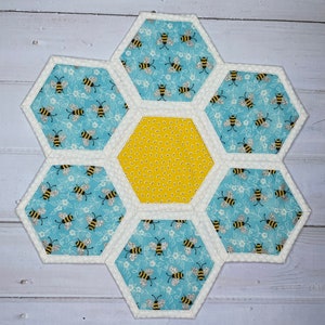 Bee centerpiece / bee decoration / bee decor / bee lovers gift / spring summer table / quilted centerpiece / bee table topper