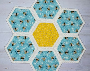 Bee centerpiece / bee decoration / bee decor / bee lovers gift / spring summer table / quilted centerpiece / bee table topper