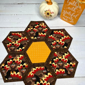 Thanksgiving centerpiece / Thanksgiving decor / quilted centerpiece / autumn table decor / Thanksgiving table decor / turkey table mat