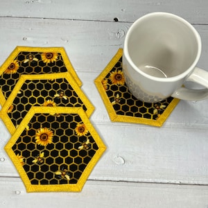 Bee decor / honey bee decoration / sunflower decor / quilted coasters / bee lover&#39;s gift / bee home decor / handmade decoration / honeycomb