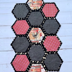 Americana/farmhouse roosters/chickens/quilted table runner/ decor
