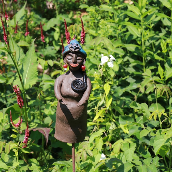 Gartenkönigin Gartenkeramik Skulptur Gartenfigur Meditationsfigur