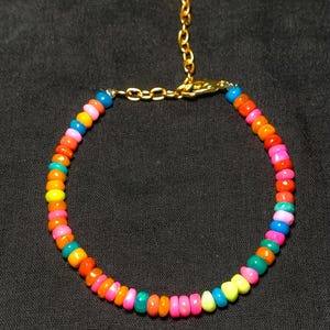 Pulsera de cuentas de ópalo etíope, pulsera de cuentas de ópalo redondas, pulsera de plata 925 chapada en oro, pulsera de ópalo con piedra de nacimiento para regalar