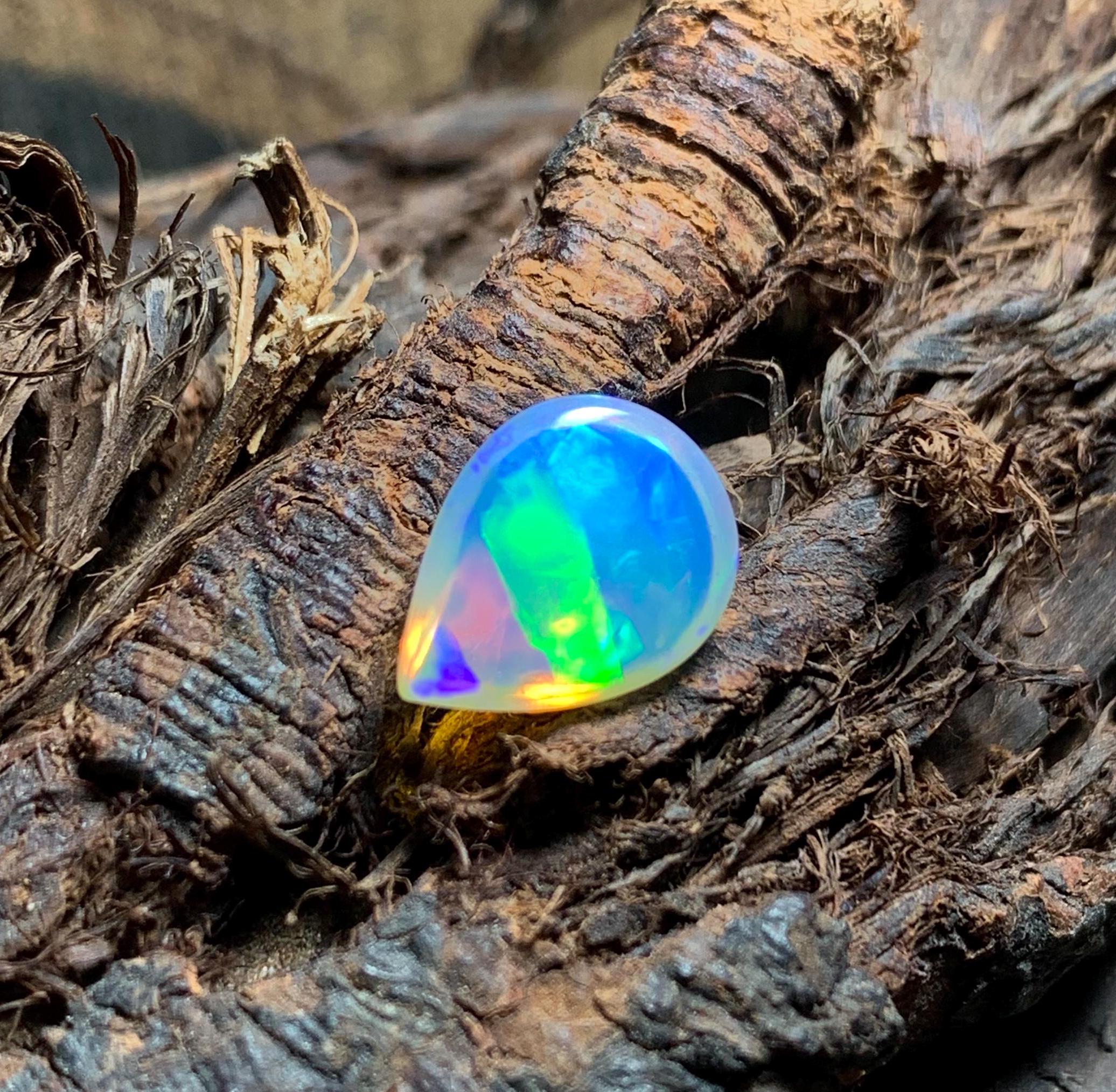 Opale De Feu Naturelle Cabochon D'opale De Feu Arc-en-ciel Doublet Naturel - 6 Ct - Certifié AAA+ - Inde Opale Indienne Certifiee Aaa
