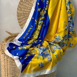 Scialle Boho ucraino 90*90 cm Ornamento etnico Collezione Scialle Scialle patriottico Regalo per lei Regalo per la mamma Pasqua Sciarpa di seta
