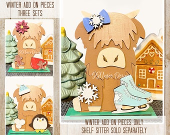 Könnte beinhalten: Drei Sets winterlicher Holz-Ausschnitte mit einer Highland-Kuh mit verschiedenen Accessoires. Das erste Set enthält ein Lebkuchenhaus, einen Weihnachtsbaum, einen Lebkuchenmann und eine Tasse mit einem Lebkuchenmann. Das zweite Set enthält ein Lebkuchenhaus, einen Weihnachtsbaum, eine Schneeflocke und ein Paar Schlittschuhe. Das dritte Set enthält ein Lebkuchenhaus, einen Weihnachtsbaum, einen Pinguin und eine Schneeflocke.