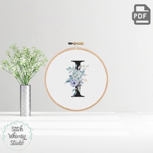 I Inicial Monograma Letra Teal Roxo Botânico Floral, Bebê Menina Berçário Moderno Padrão de Ponto Cruz PDF Download Digital a1002
