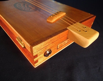 3 String Fretted akustisch/elektrisch Zigarren Box Gitarre.  "Padron 4000" Box.