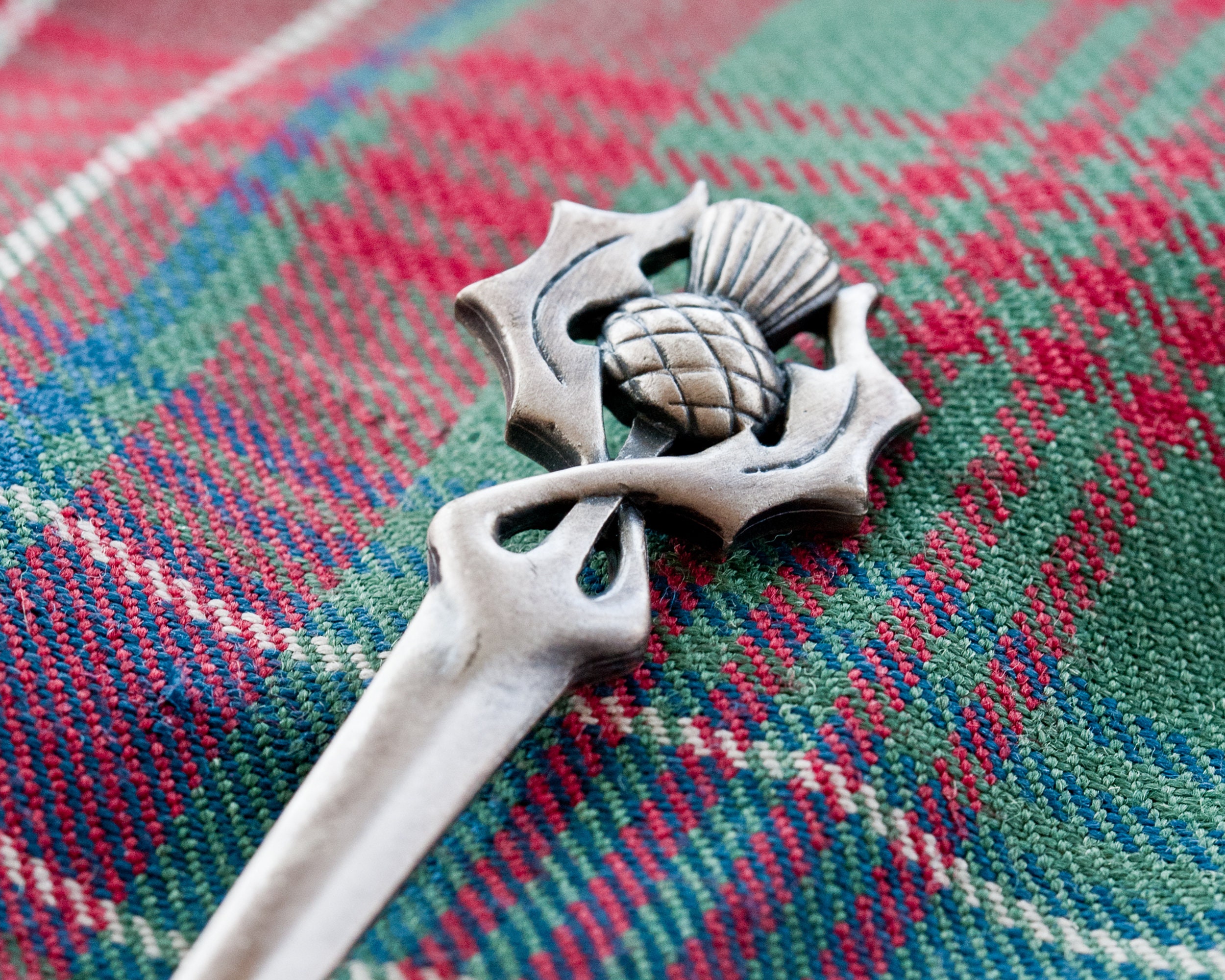 Bagpiper and Claymore Chrome Plated Metal Fly Plaid Brooch Kilt